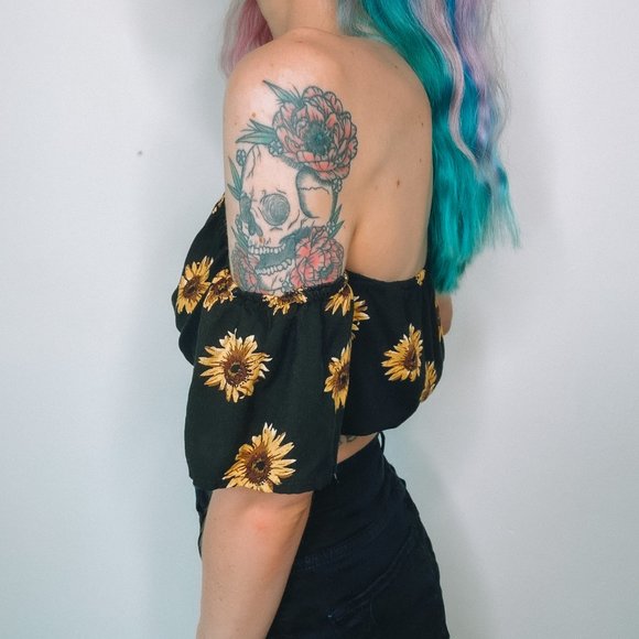 Sunflower Over The Shoulder Crop Top - Picture 3 of 6